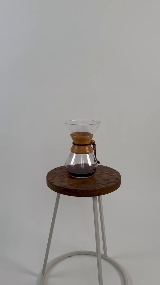 Cafetière en verre et bois