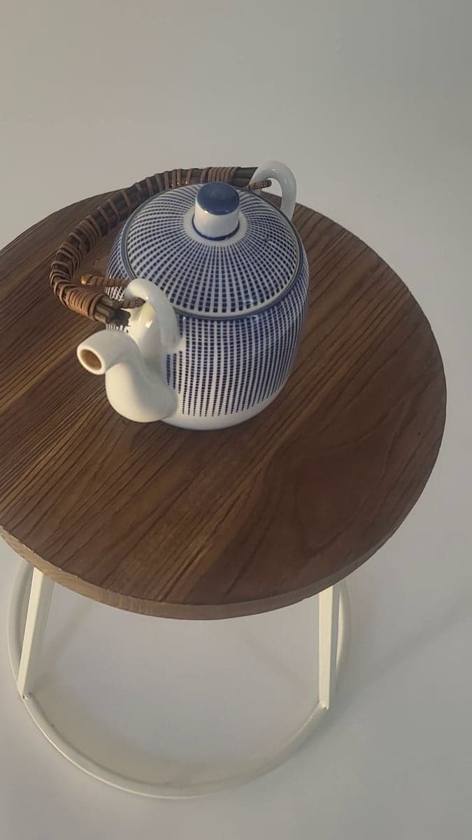 Théière en céramique bleue et blanche